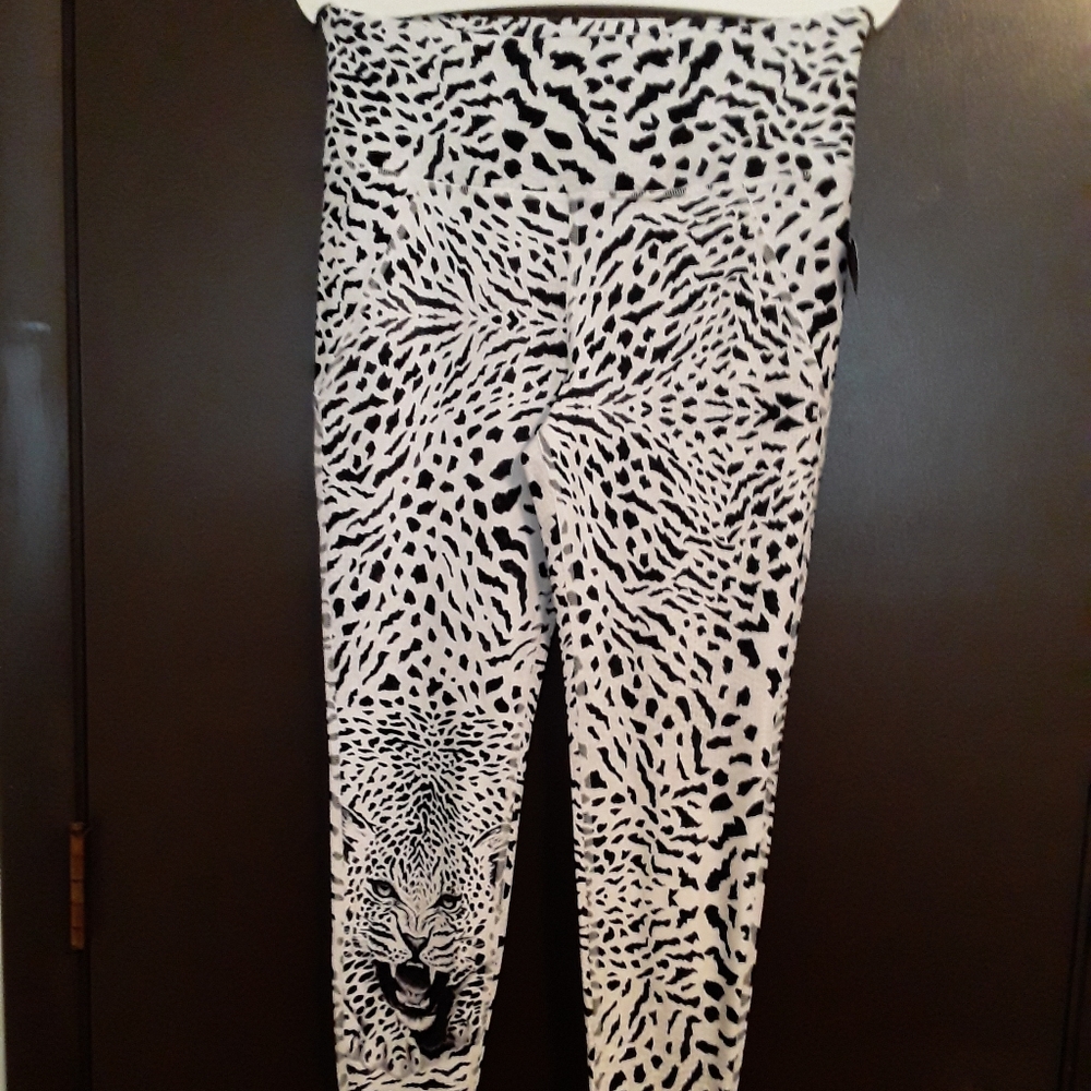 Betsy Johnson performance 7/8  legging